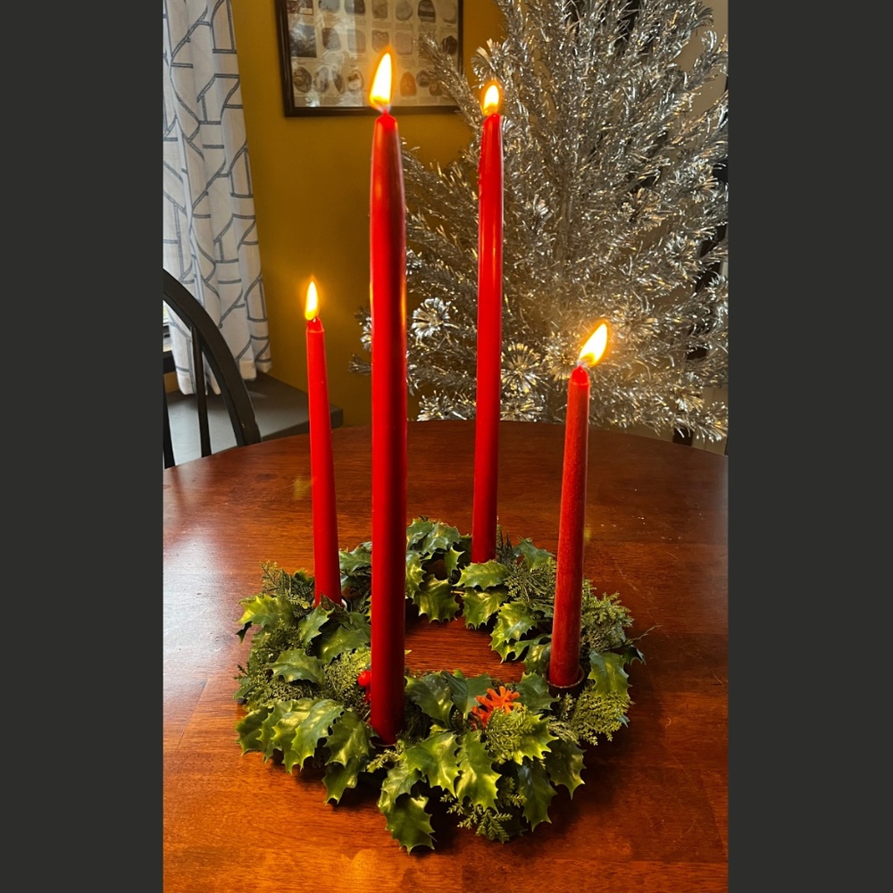 Vintage MCM Plastic Holiday Wreath Garland 4 Taper Brass Candle Holder